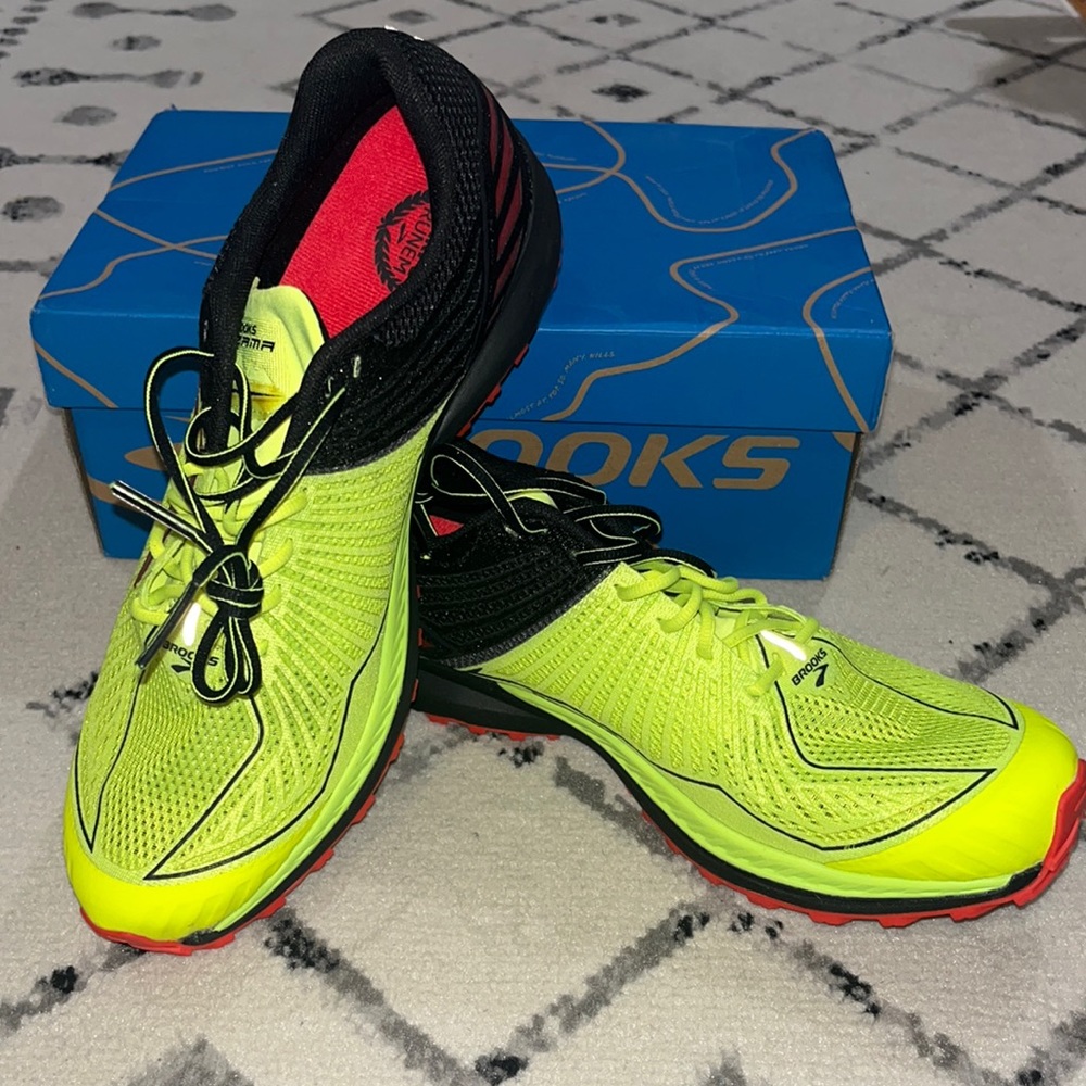 Brand New Brooks Mazama trail running shoes, men’s size 9